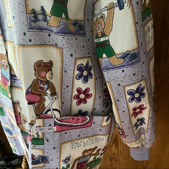 Vintage Novelty Exercise Bear Snap Close Scrub Top size Small - Picture 5 of 10